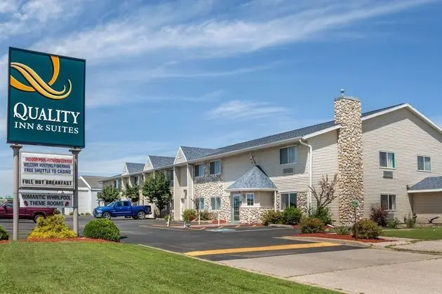AmeriVU Bluffview Inn & Suites