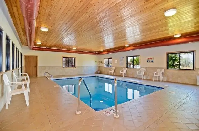 AmeriVu Inn and Suites - Hayward WI - Havuz