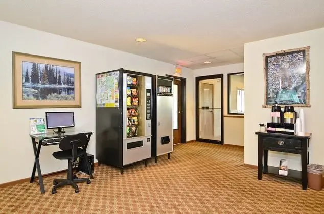 AmeriVu Inn and Suites - Hayward WI - Lobi