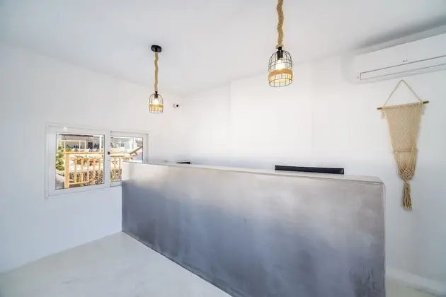 Amethyst Luxury Suites - Lobi