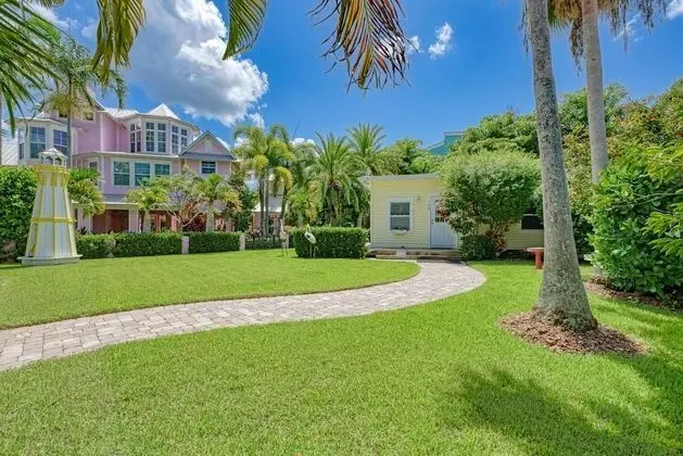 AMI Lighthouse Cottage-one Minute Walk To The Beach-keyless Locks