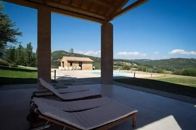 Amico Country House