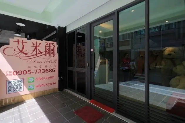 Amir Train Station and Elevator B&B