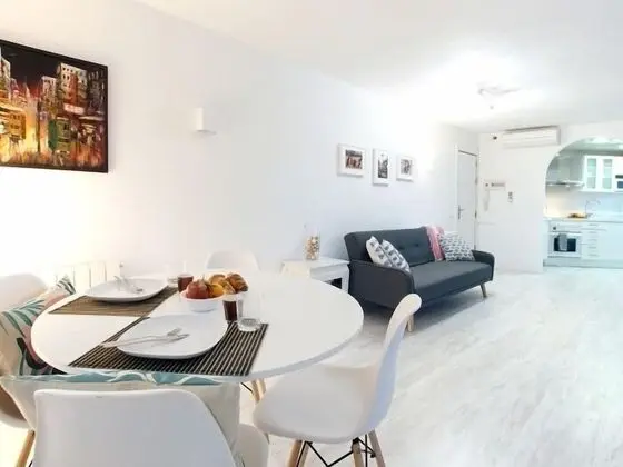 Amity Be my Guest Castelldefels