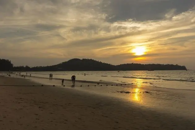 Amora Beach Resort Phuket - Plaj