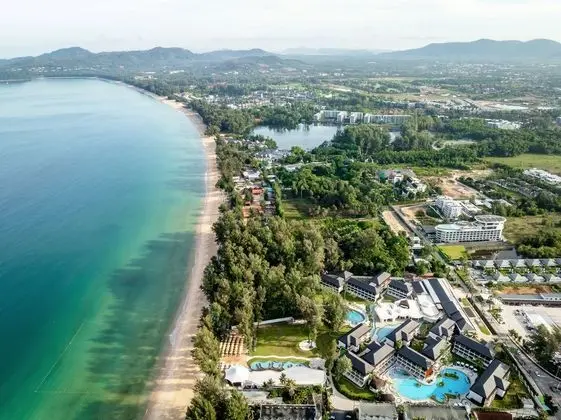 Amora Beach Resort Phuket - Plaj