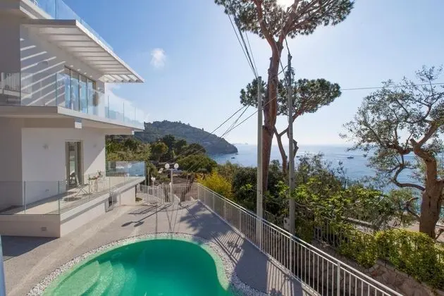 Amore Rentals - Villa Neranyum With Private Pool Sea View Jacuzzi and Parking