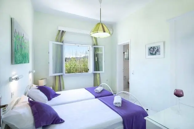 Villa Amorossa Beachfront 3 Bedroom in Roda - Oda