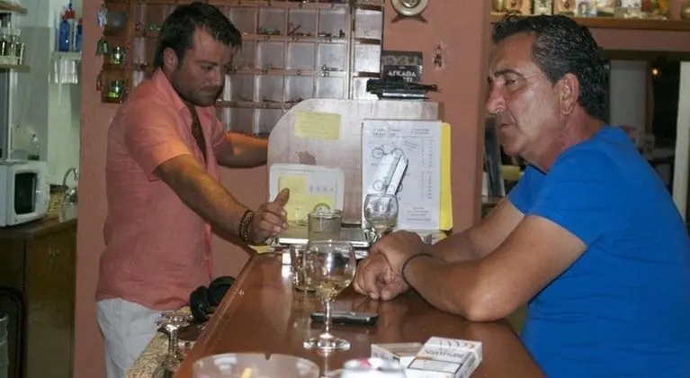 Ampavris Family Apartments - Bar