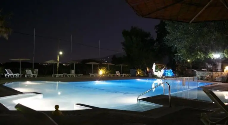 Ampavris Family Apartments - Havuz