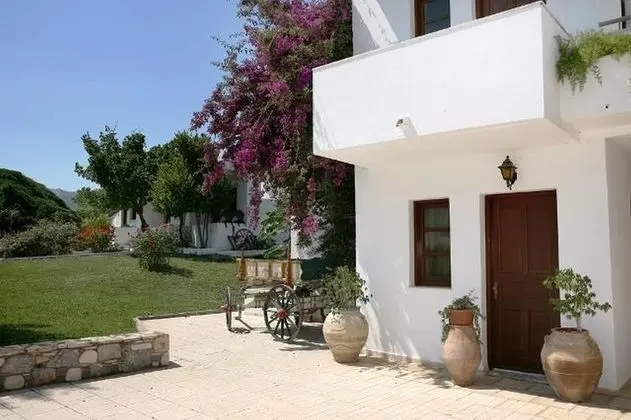 Ampavris Family Apartments - Lobi