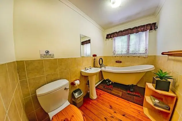 AMPER BO GUEST HOUSE
