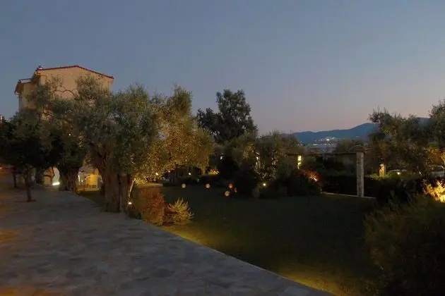Ampoulos Rooms & Apartments