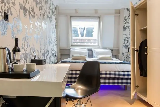 The Amsterdam Canal Hotel - Oda