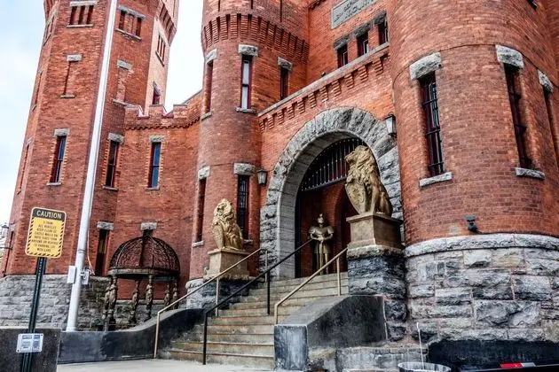 Amsterdam Castle - Öne Çıkan Resim