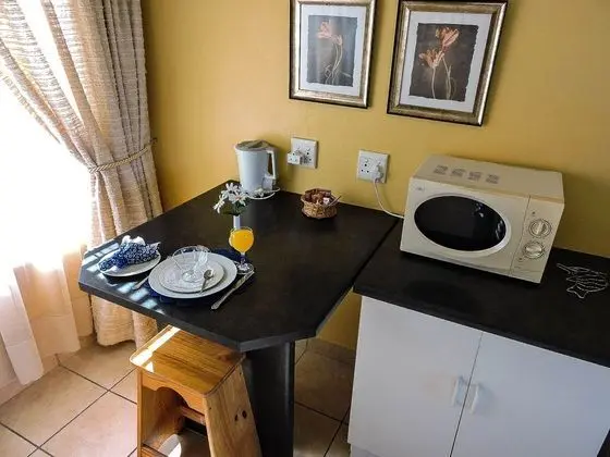 Amzee Bokmakierie Guest House