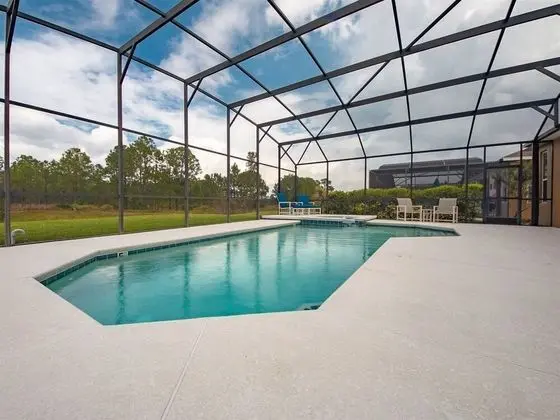 An Amazing Villa, 5 Bedrooms, 4 Bathrooms, Custom Built Single Story Villa With Additional Living Space Featuring an Over-sized Pool With a Huge Pool Deck Overlooking Conservation Area. - 400 - Havuz