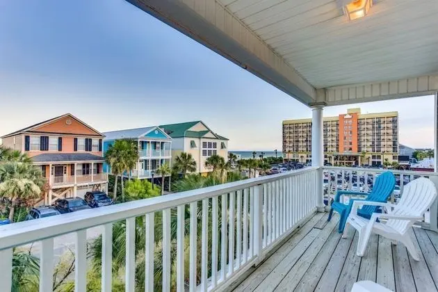 An Amazing Surfside Beach Escape - Öne Çıkan Resim