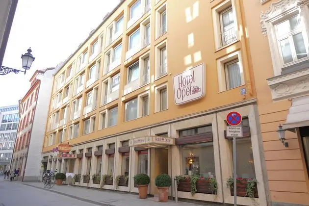 An der Oper