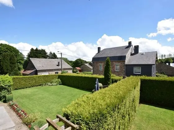 An old Farmhouse in a Peaceful Ardennes Village on the Edge of the Forest - Dış Mekan