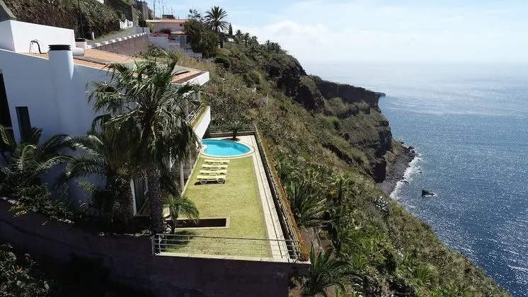 An Uninterrupted 180 Overlooking the Atlantic Ocean