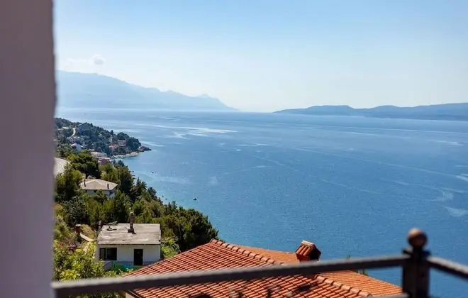 Ana - Free Parking - A7