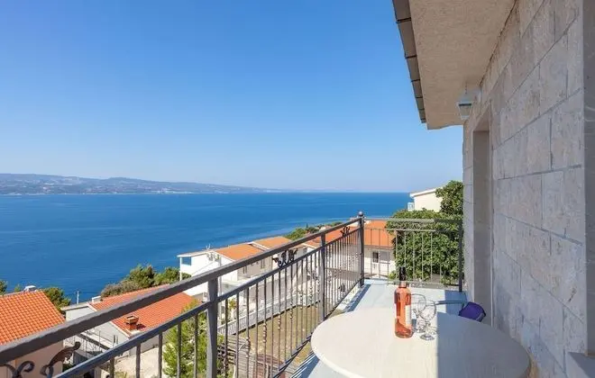 Ana - Free Parking - SA6