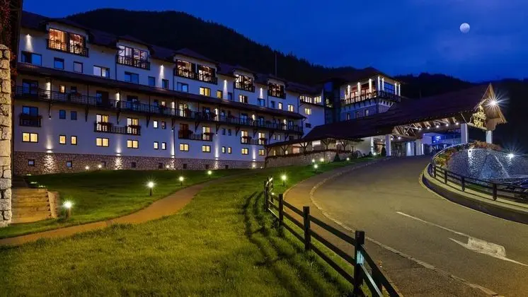Ana Hotels Sport Poiana Brasov - Dış Mekan
