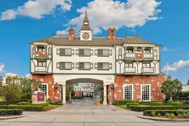 Anaheim Camelot Inn & Suites - Dış Mekan
