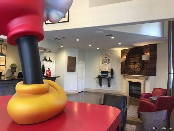 Anaheim Camelot Inn & Suites - Lobi