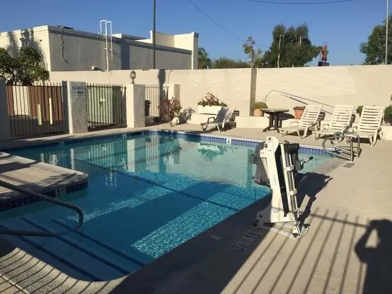 Anaheim Express Inn - Havuz