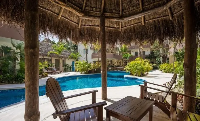 Anam 1 bedroom apartment with balcony sleeps 3