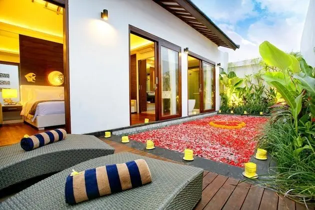 Anari Villas Kuta - Havuz