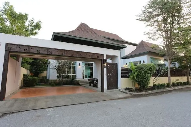 AnB Pool Villa 3BR Glass House in Pattaya - Dış Mekan