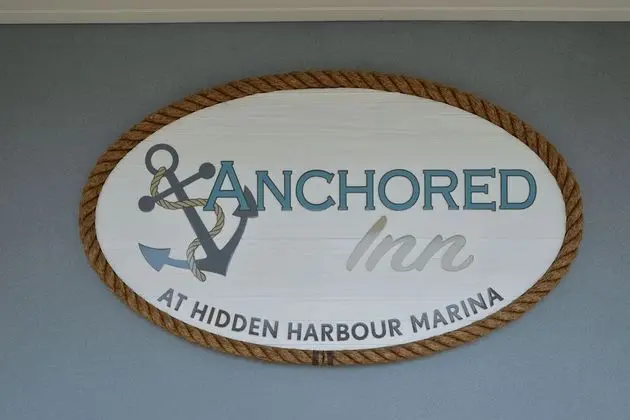 Anchored Inn at Hidden Harbour Marina - Lobi
