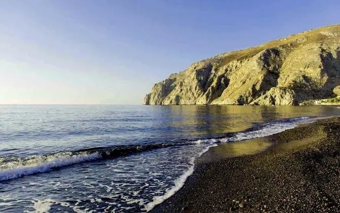 Ancient Thera Studios Kamari & Swimming Pool - Plaj