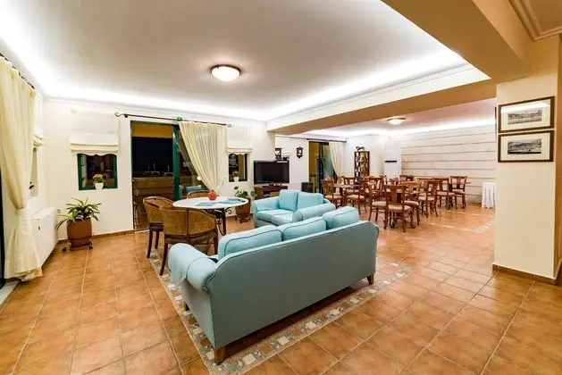 Andreolas Luxury Suites - Lobi