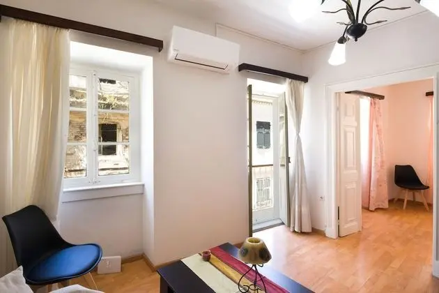 Andrew's Old Town Apartment by CorfuEscapes - İç Mekan