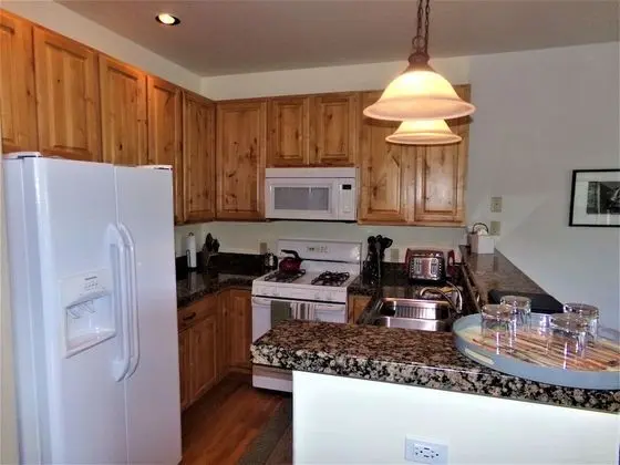 Anemone Townhome 3 Bed 3 Bath - Mutfak