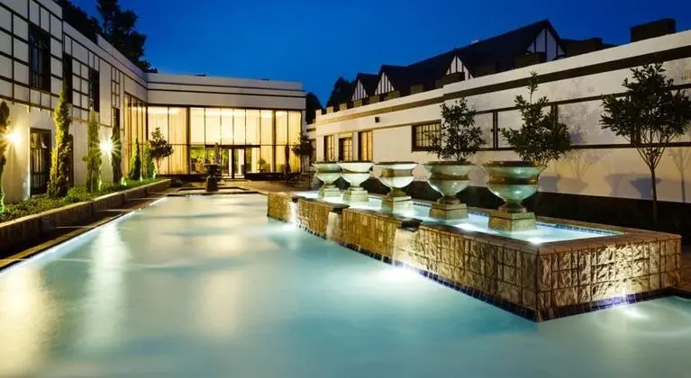 ANEW Hotel Hilton