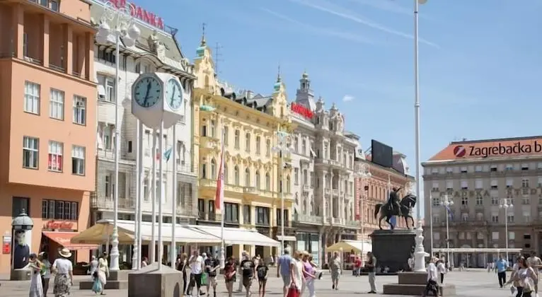 Angel Main Square
