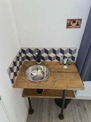 Angel Townhouse - Genel