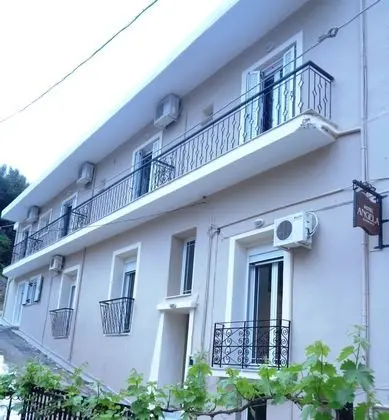 Angela - Dış Mekan