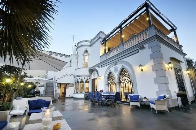 Villa Angelo With Private Terraces Parking and Air Conditioning