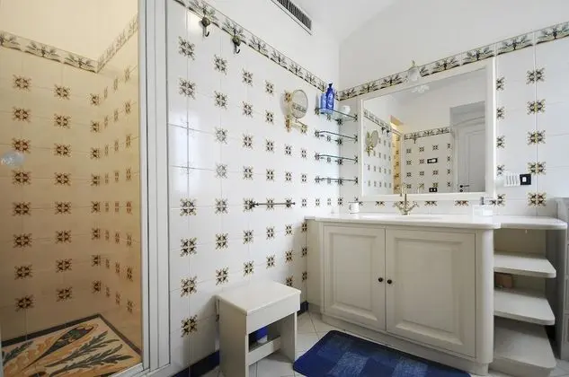 Villa Angelo With Private Terraces Parking and Air Conditioning - Oda