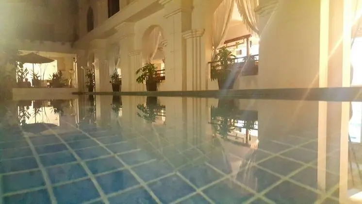 Angkor Vireak Chey Hotel - Havuz