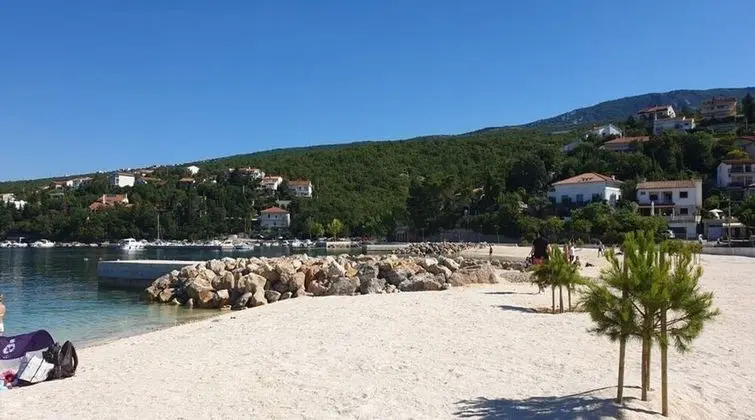 Ani - 10 M From the sea - SA2 Žuti