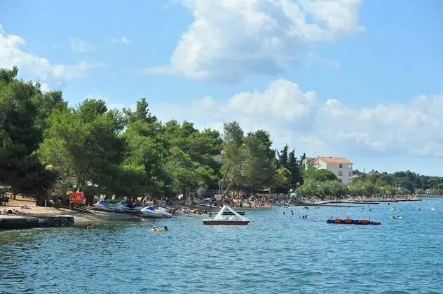 Anita Dikloclose To The Beach5 Persons