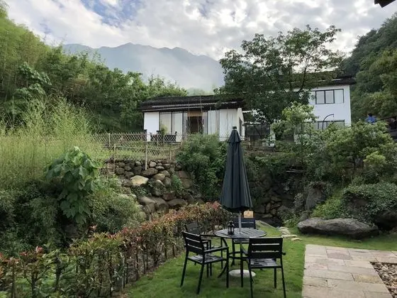 Anji Valley House Hotel