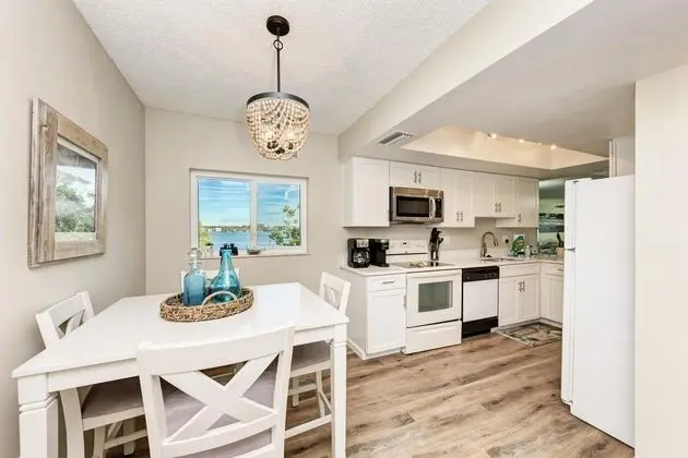 Anna Maria Island Beach Palms 8B - Mutfak